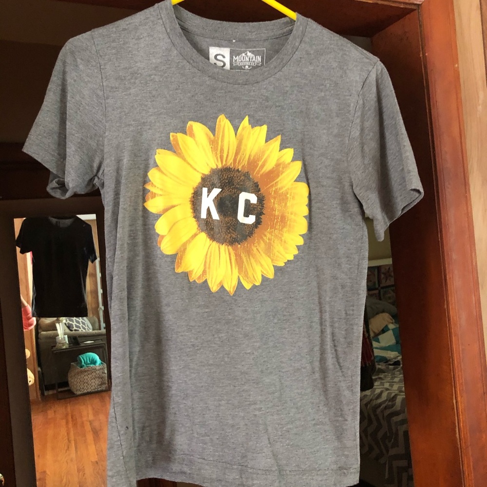 KC sunflower tee